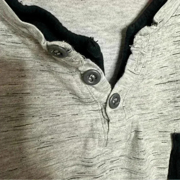 Urbanology T-Shirt V-Neck Grey & Black Size Medium - Picture 4 of 16